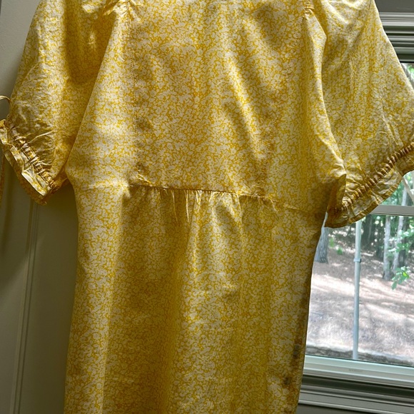 Loft size small , yellow with white flowers never before worn just washed - Picture 4 of 5
